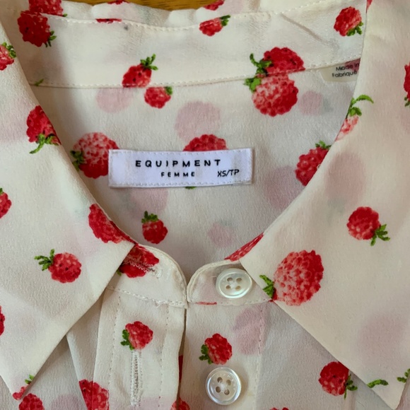 Equipment Femme Reese Retro Raspberry Print Silk Blouse, long sleeve, Size XS - Picture 3 of 11